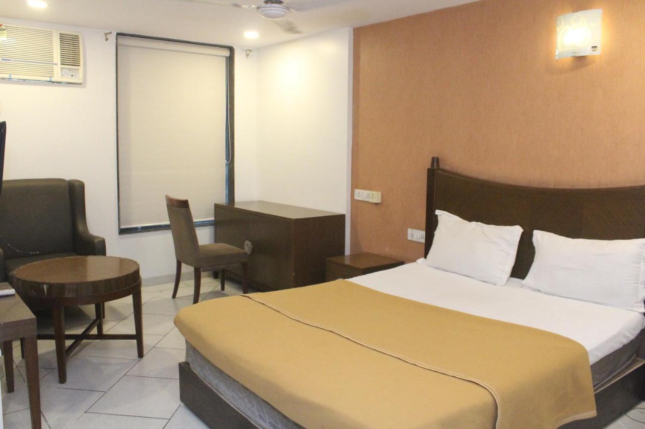 Hotel Western Court Boisar Buitenkant foto