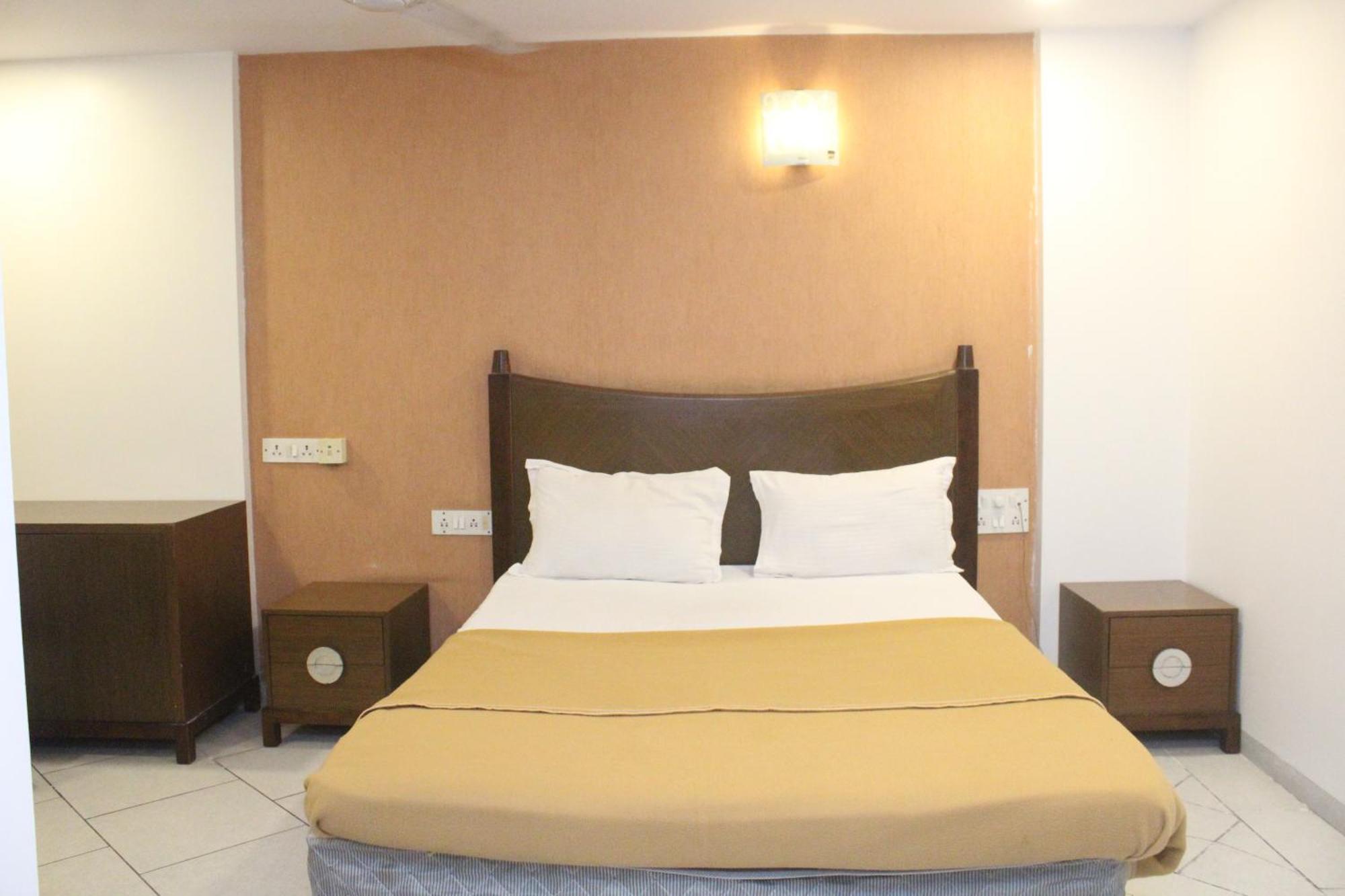 Hotel Western Court Boisar Buitenkant foto