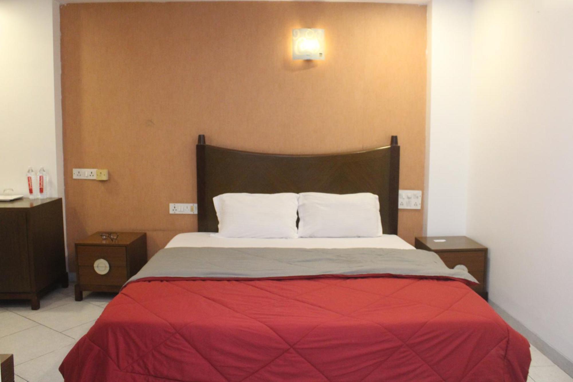 Hotel Western Court Boisar Buitenkant foto